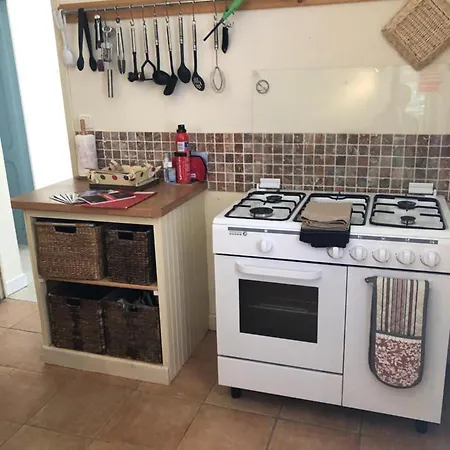 Feriehus Impeccable 2-bed House In Saint-Palais-de-Phiolin