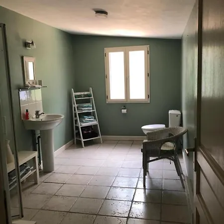 Feriehus Impeccable 2-bed House In *
