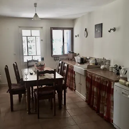 Feriehus Impeccable 2-bed House In